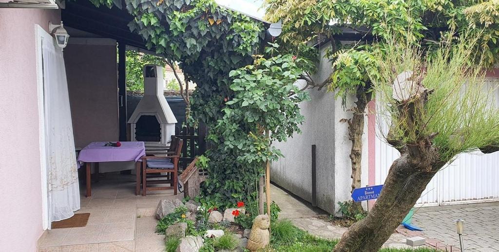 Apartman Ksenija Джяково Экстерьер фото